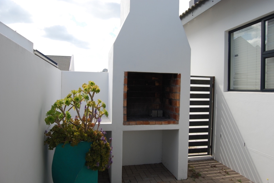 To Let 3 Bedroom Property for Rent in Golden Mile Western Cape